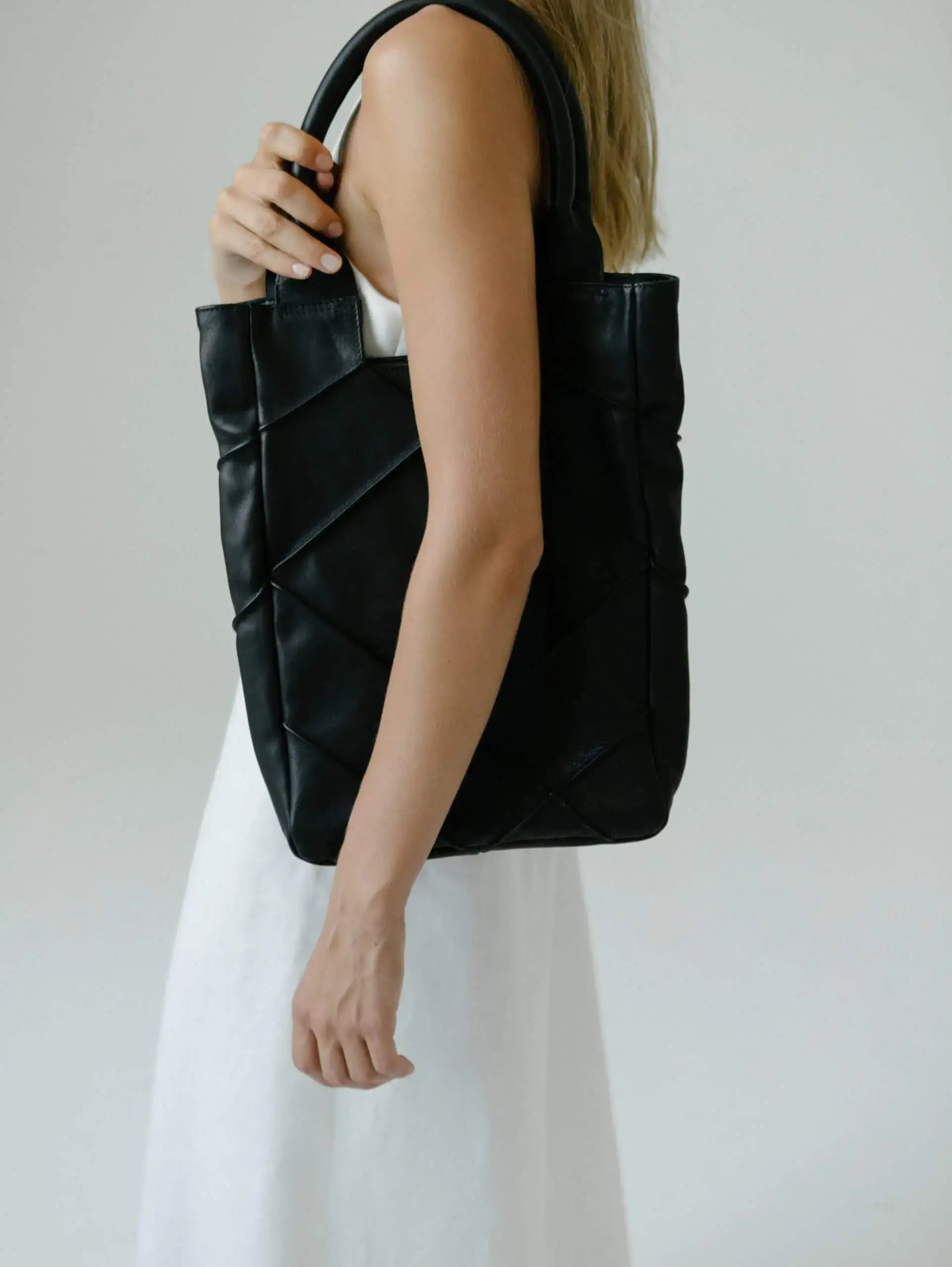 Leder Schultertasche Schwarz Origami Midi