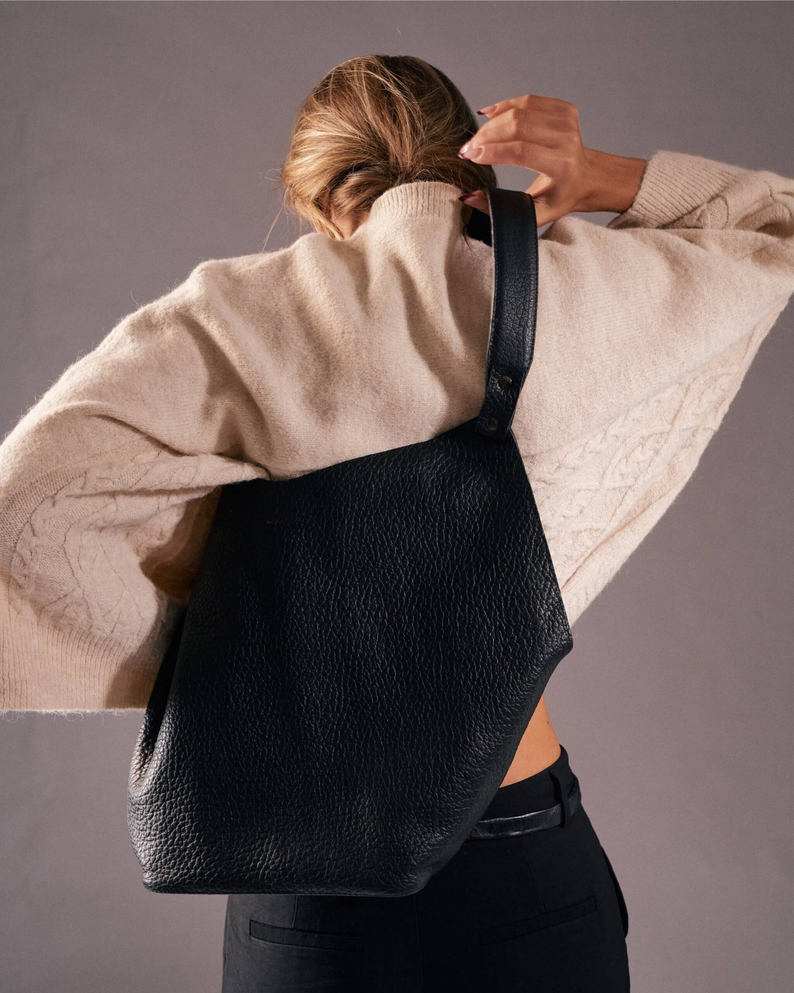 Leder Schultertasche Schwarz Thesa