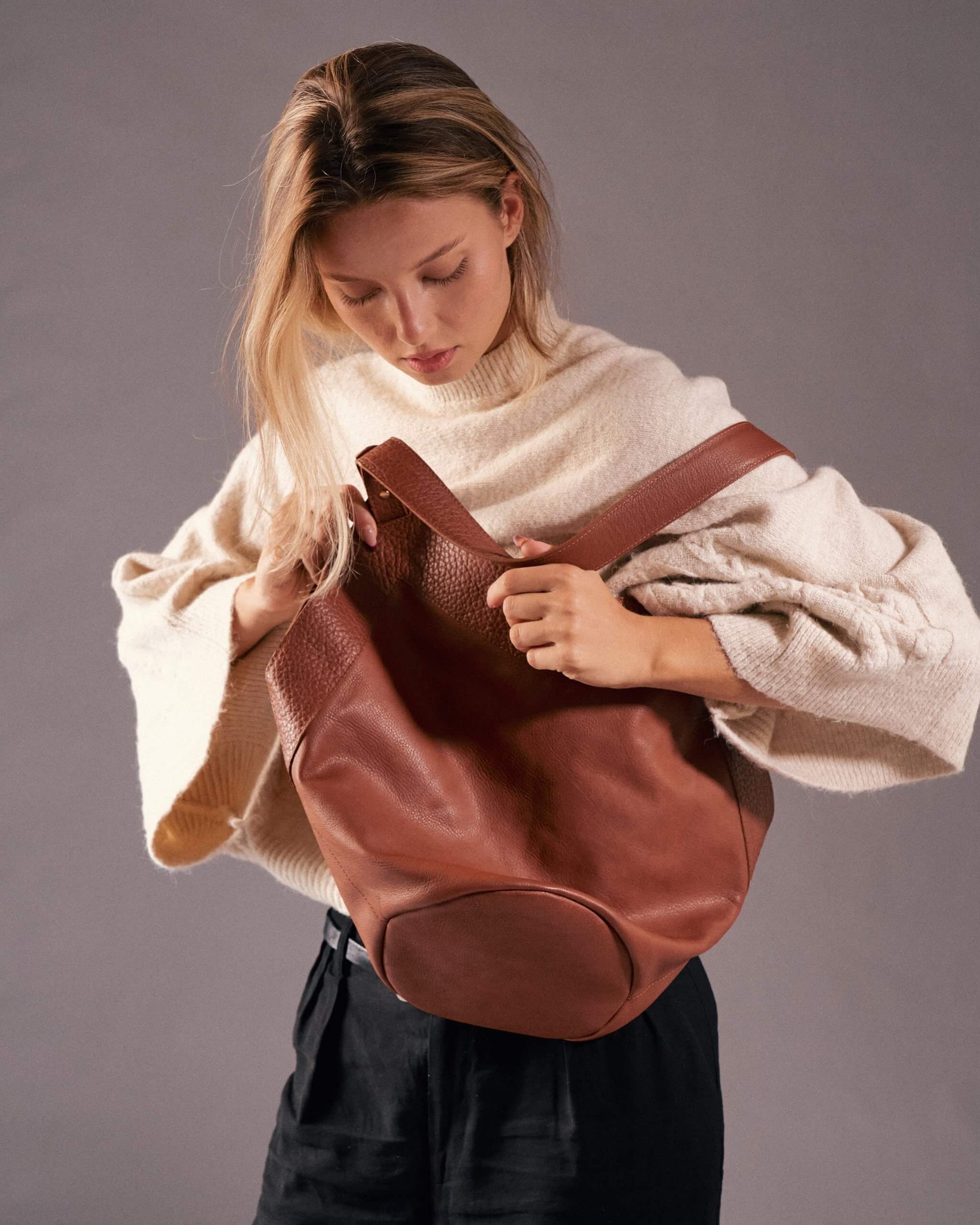 Leder Schultertasche Dunkelcognac Thesa
