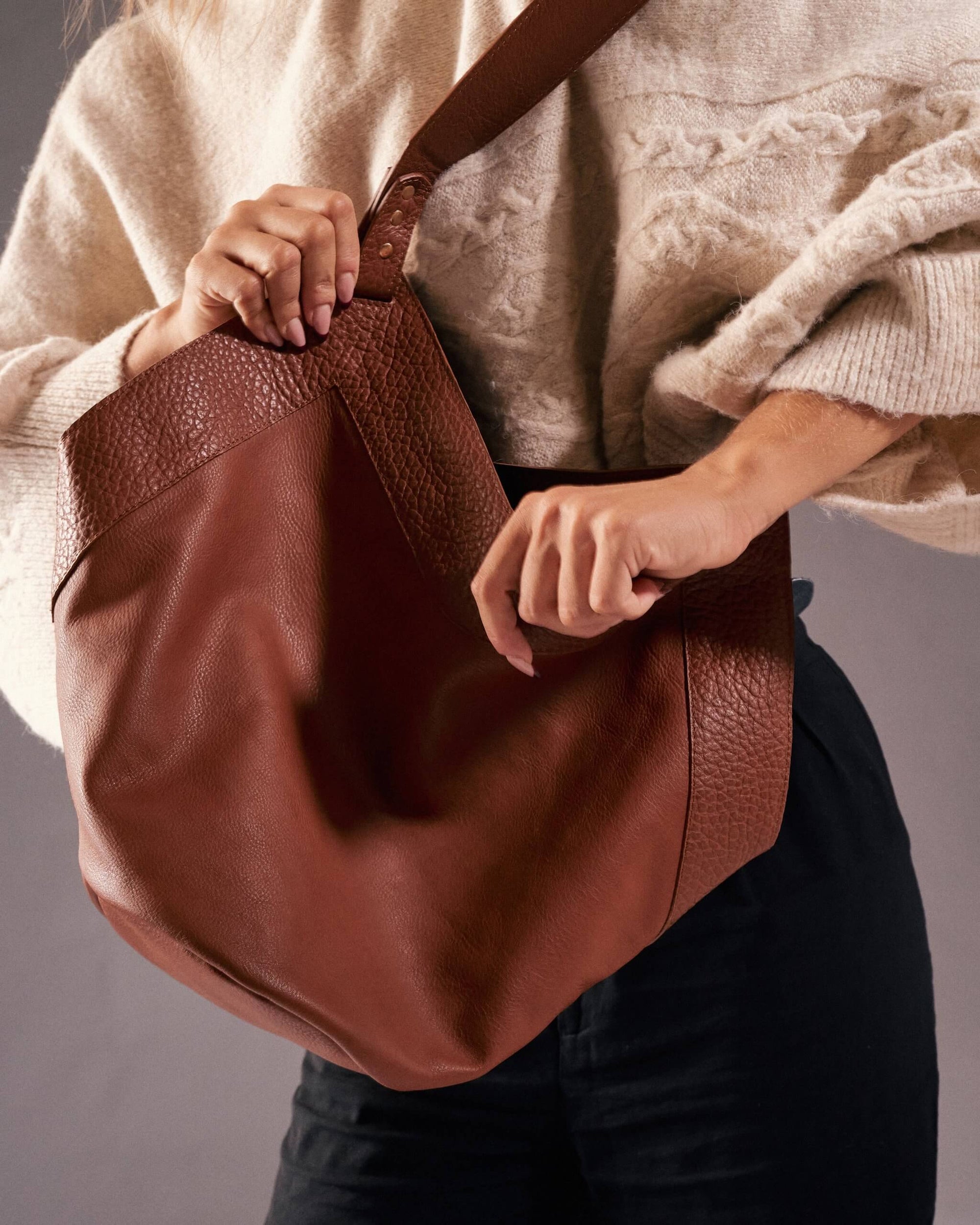Leder Schultertasche Dunkelcognac Thesa
