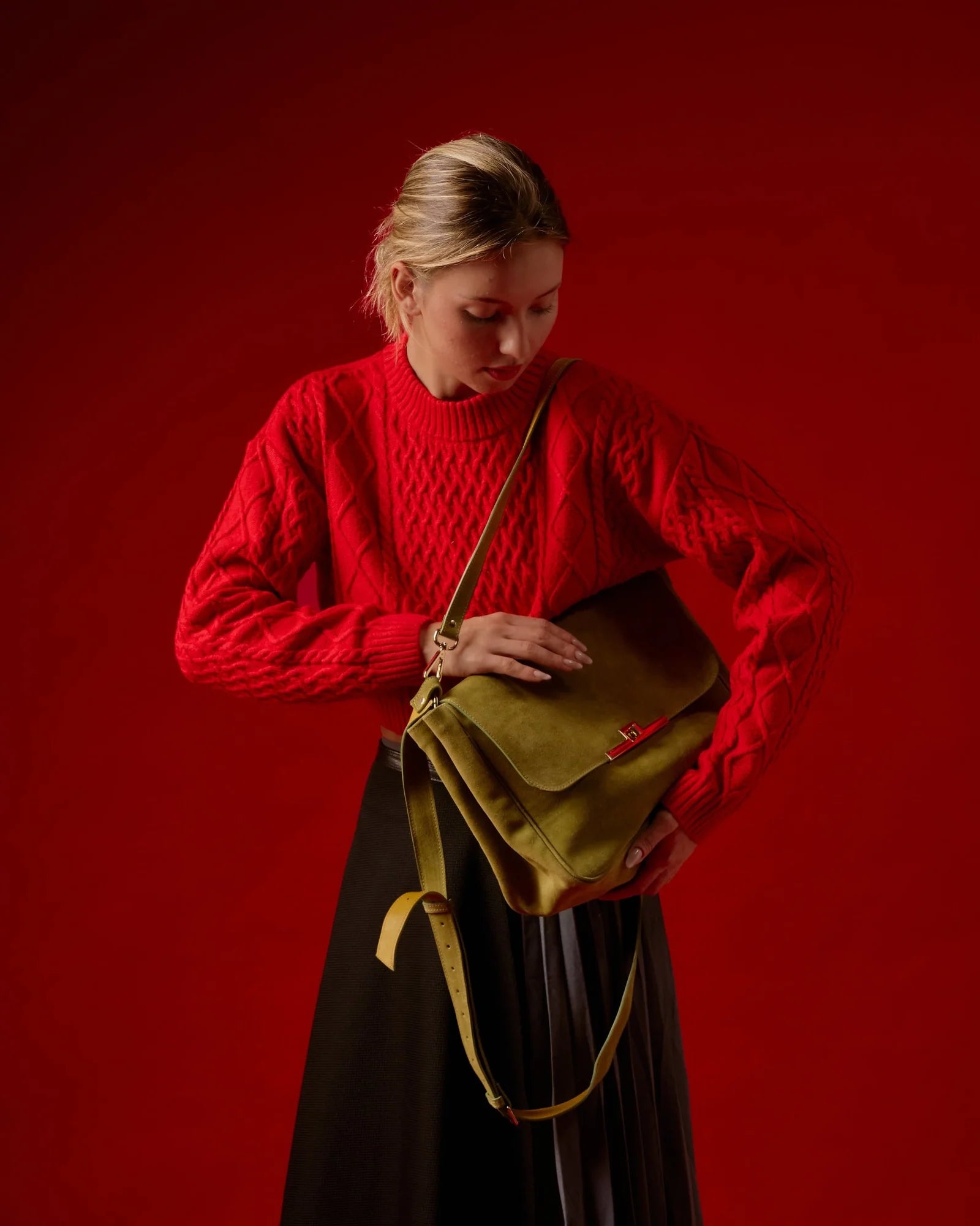 Veloursleder Schultertasche Olivgrün Venus Maxi