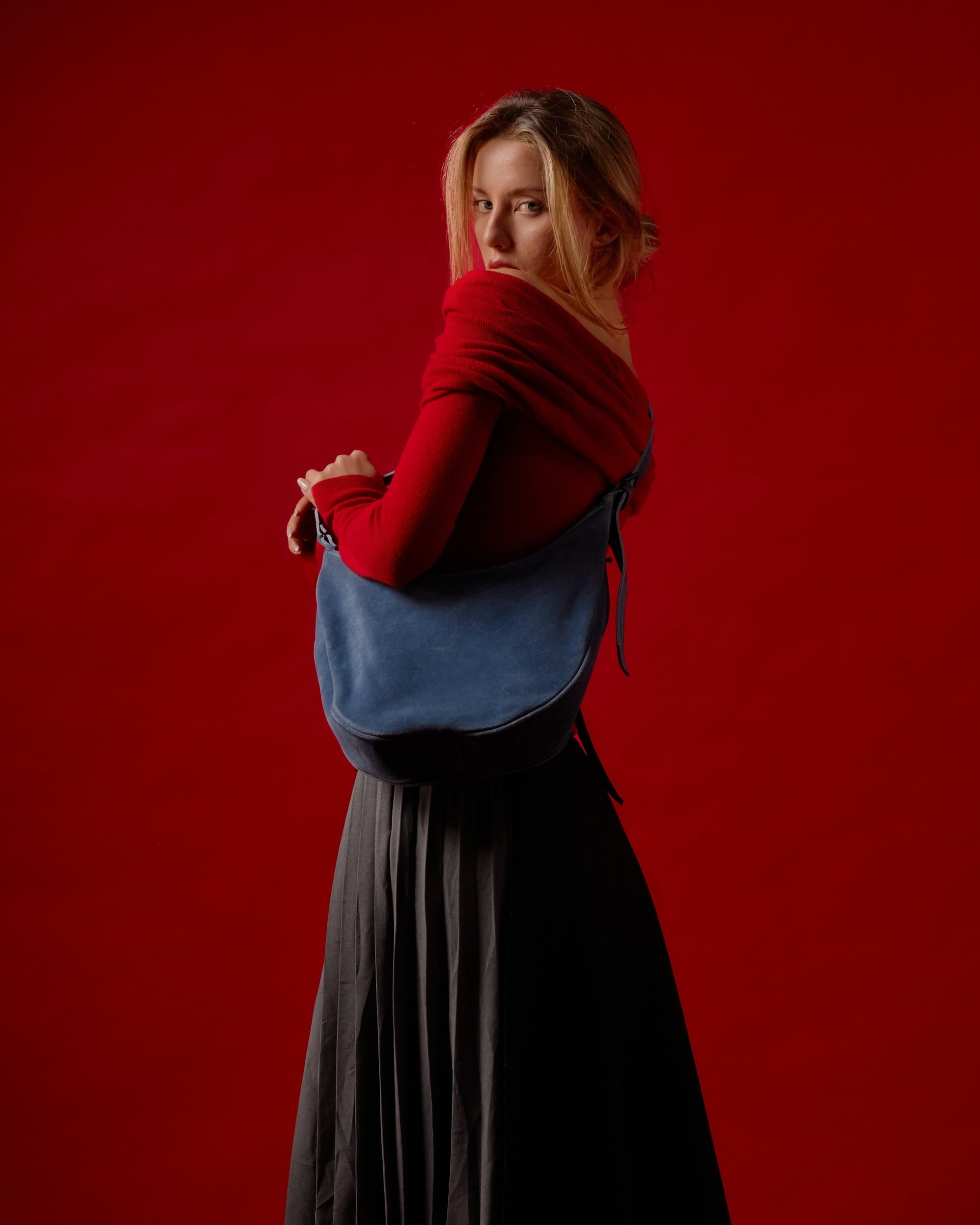 Veloursleder Umhängetasche Blau Nuna Large